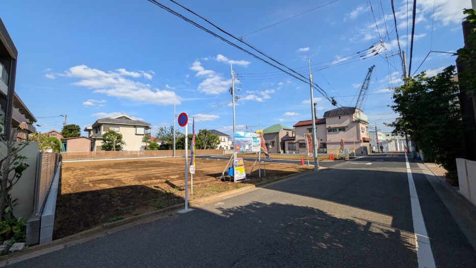 A号地付近から撮影しています！西側道路は幅員約約6mです。